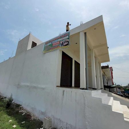 Oyo Hotel Hastinapur Palace Meerut Εξωτερικό φωτογραφία