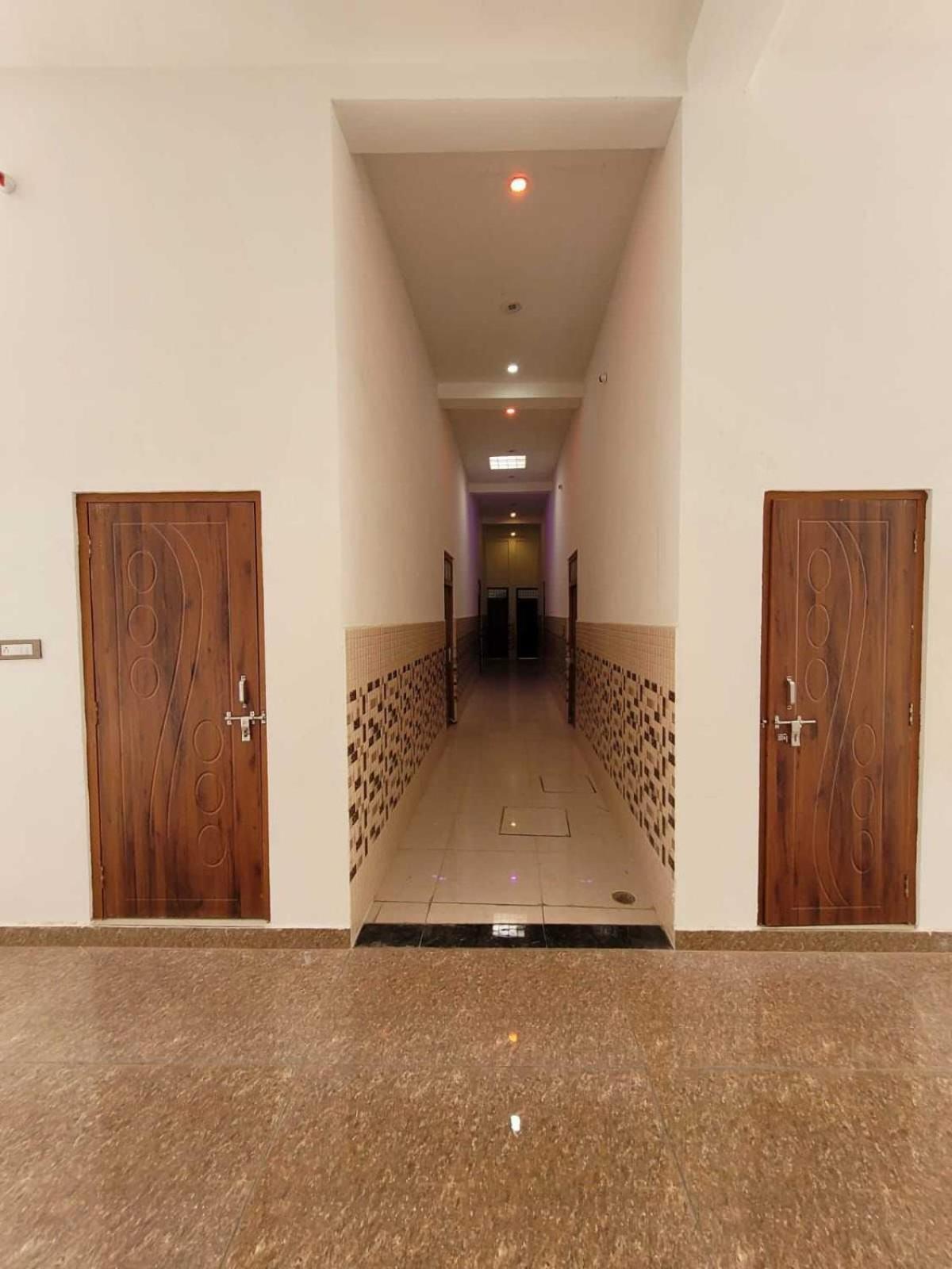 Oyo Hotel Hastinapur Palace Meerut Εξωτερικό φωτογραφία